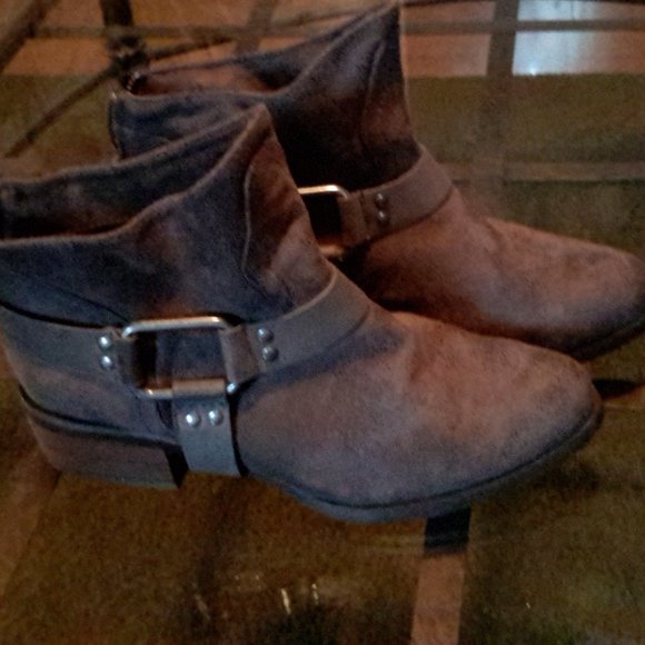 Not Rated Shoes - Not Rated Gray Distressed Western Style Boots